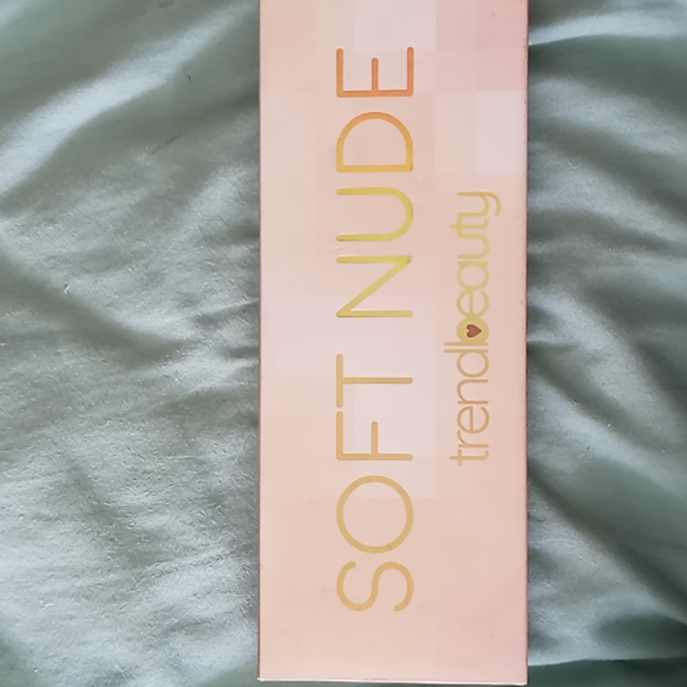 Trendbeauty Soft Nude 14 Color Eyeshadow Palette